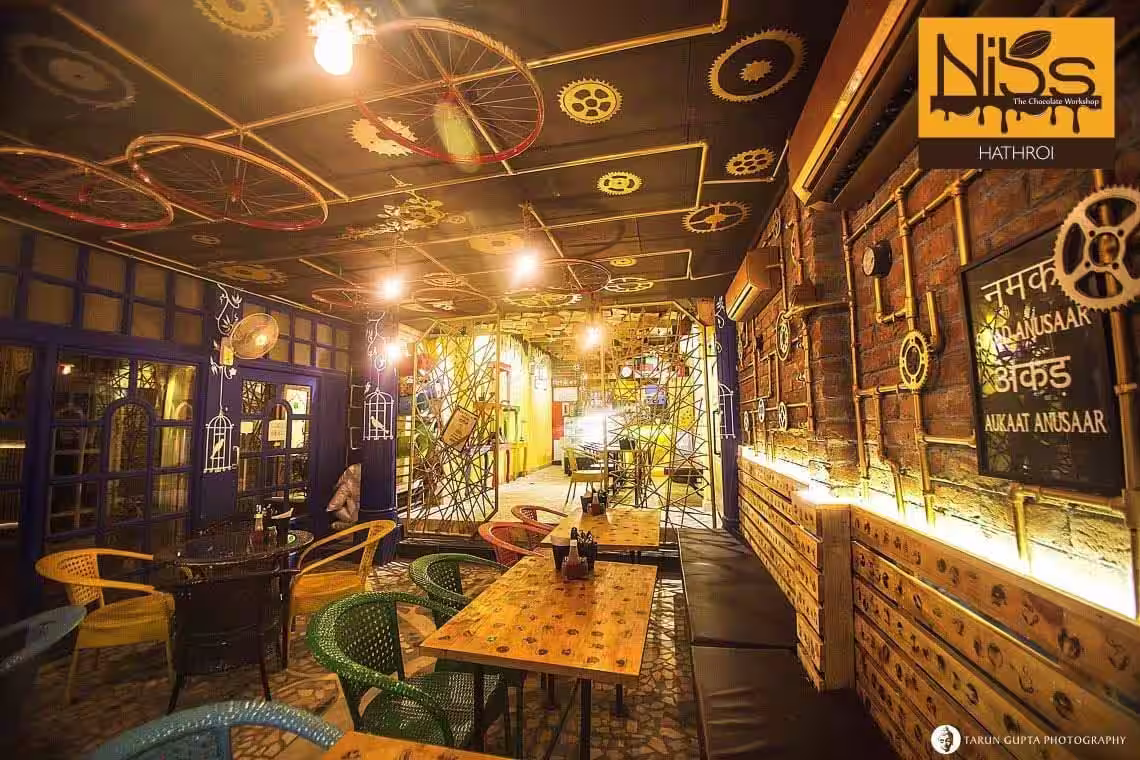 Nixie Cafe & Bar